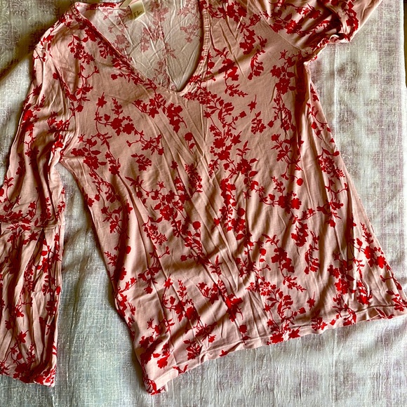 FLAT Rs. 500 (free ship) H&M Cute floral top with bell sleeves - Picture 6 of 8